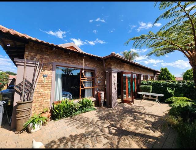 2 BEDROOM PROPERTY TO RENT IN BRENTWOOD PARK